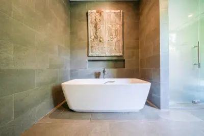 bathroom-De-Prestigio-6bedroom-Large-Family-Accommodation-Canggu-108-1