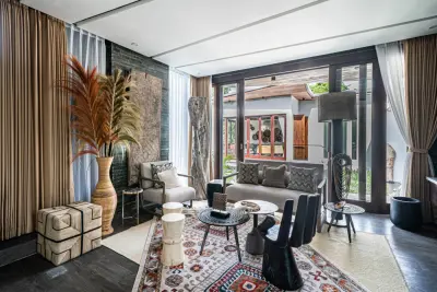 living-room-De-Prestigio-6bedroom-Large-Family-Accommodation-Canggu-62-1