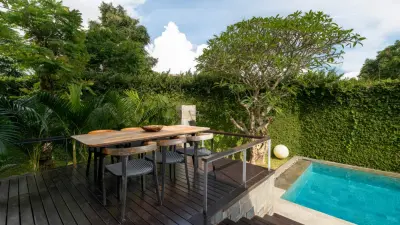 Pool-De-Prestigio-3bedroom-Luxury-Family-Villa-Canggu-11-1