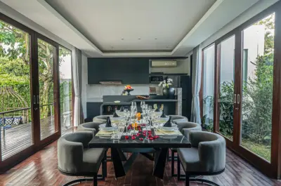 living-room-De-Prestigio-3bedroom-Luxury-Family-Villa-Canggu-6a-1