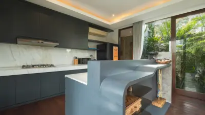 kitchen-De-Prestigio-3bedroom-Luxury-Family-Villa-Canggu-11-1