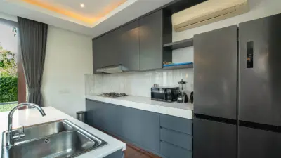 kitchen-De-Prestigio-3bedroom-Luxury-Family-Villa-Canggu-13-1