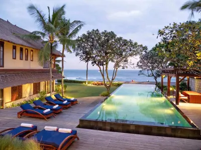Pool-Luxury-Beachfront-Villa-Perenan-2